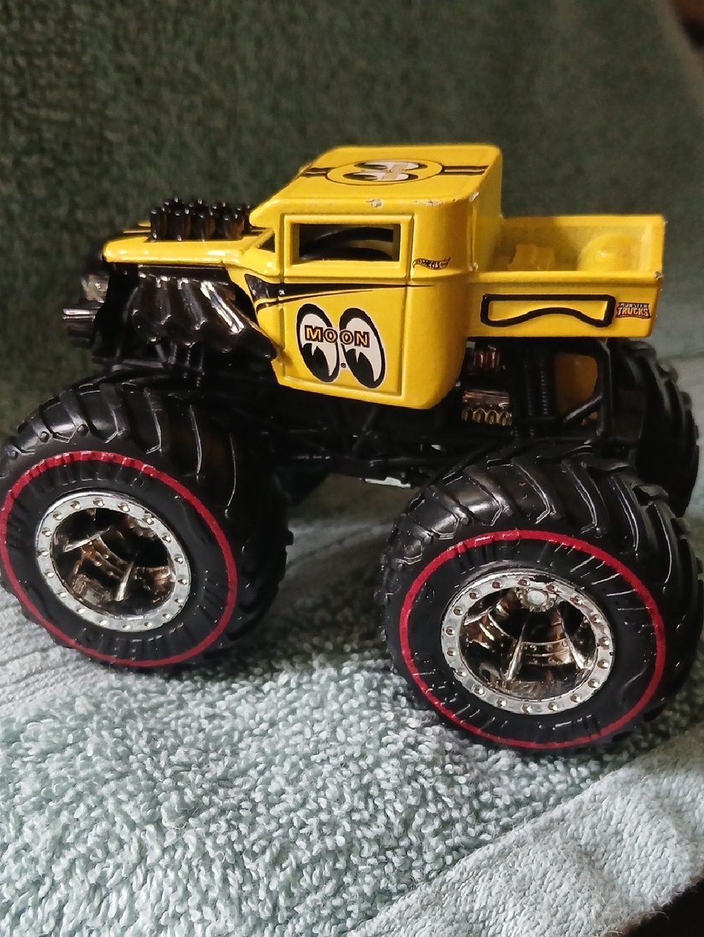 Bone Shaker Moon Eyes Yellow Hot Wheels Monster Truck Toy -new Loose From Pkg